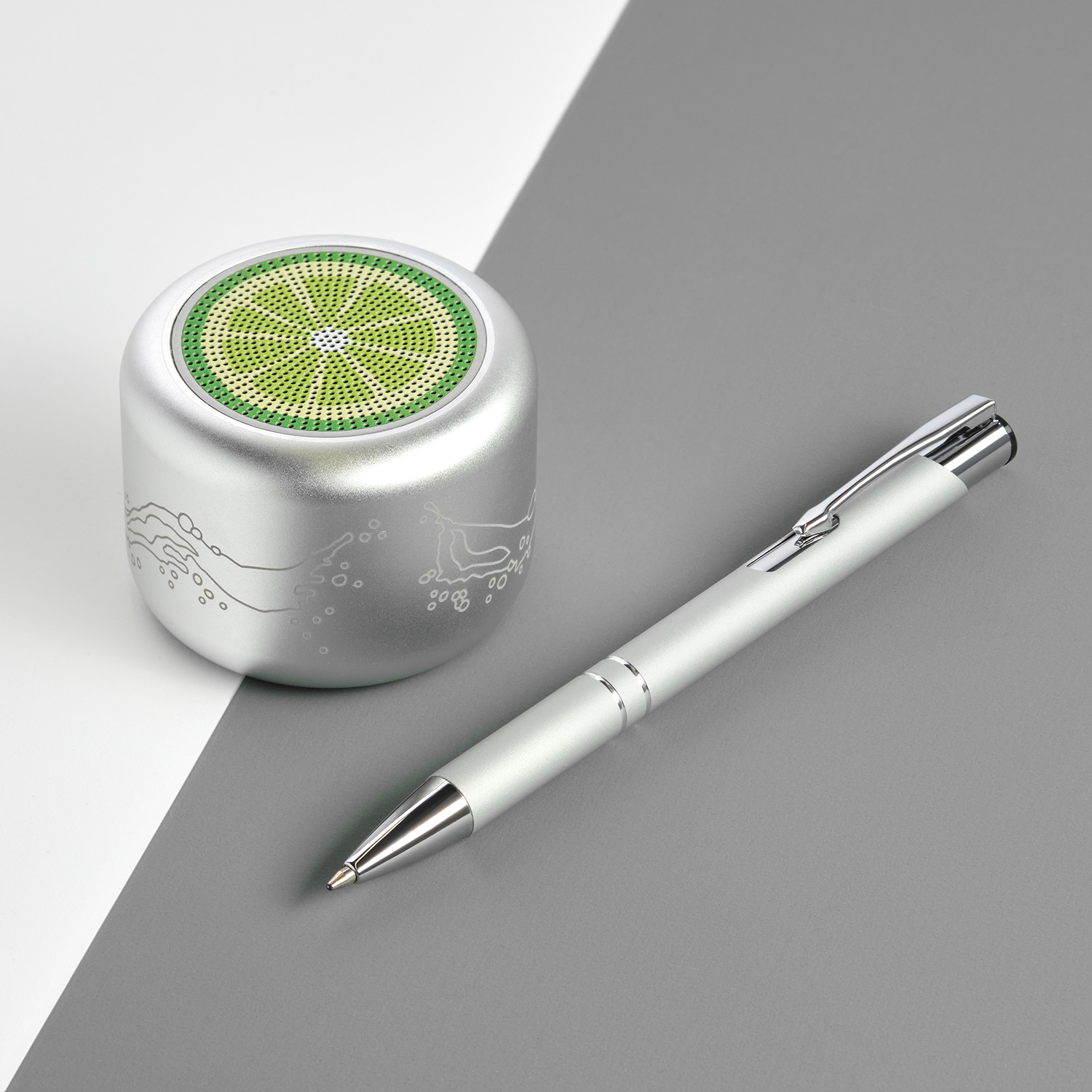 Беспроводная колонка Passion 80dB 600 mAh, серебряная / 