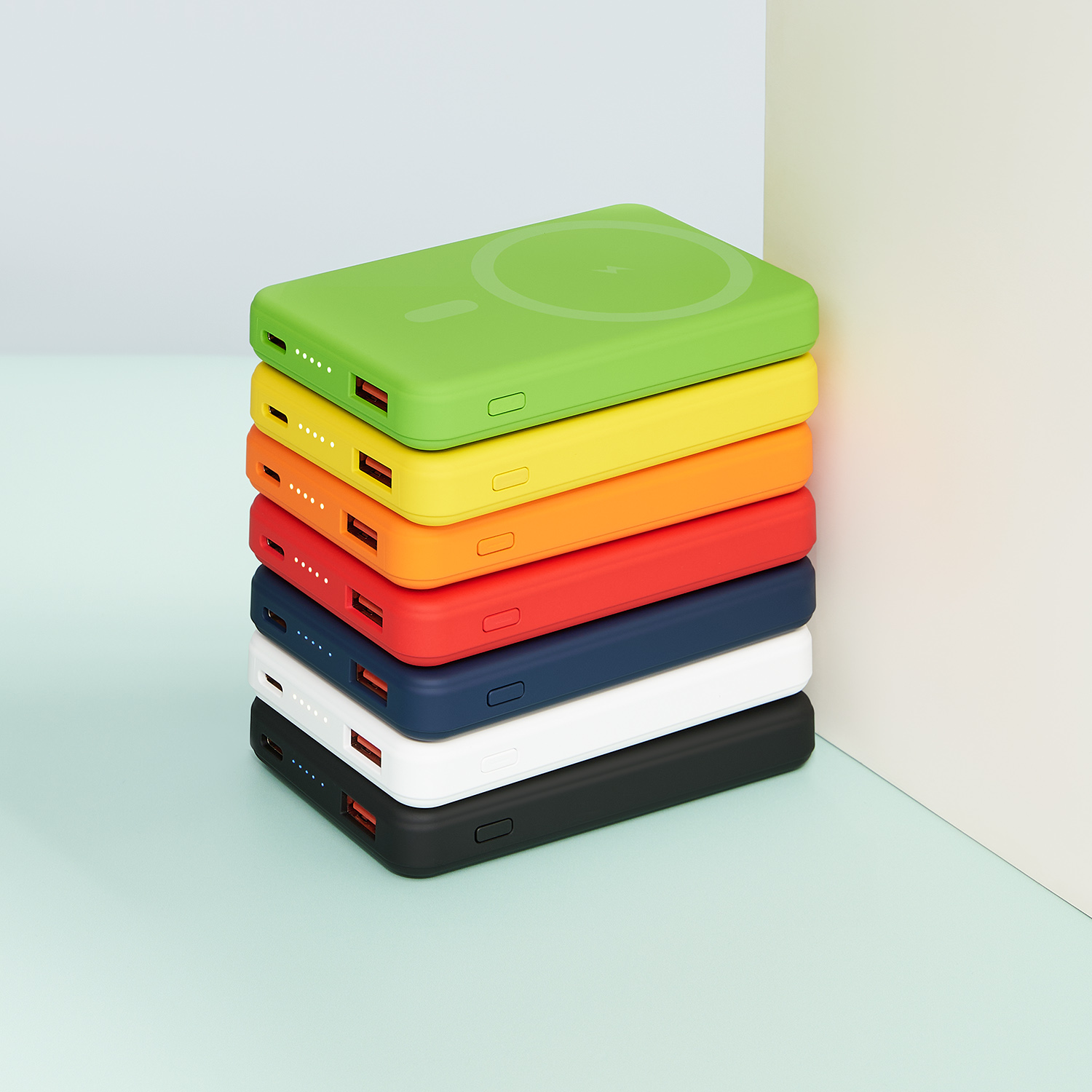 Внешний аккумулятор Largo PD 5000mAh с функцией беспроводной зарядки 15W, красный / 