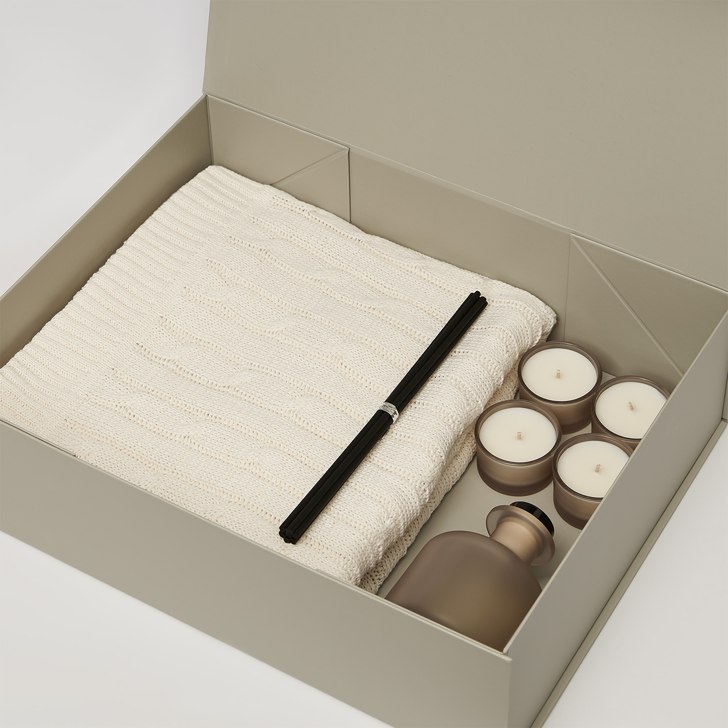 Подарочная коробка с магнитным клапаном средняя, серая / 