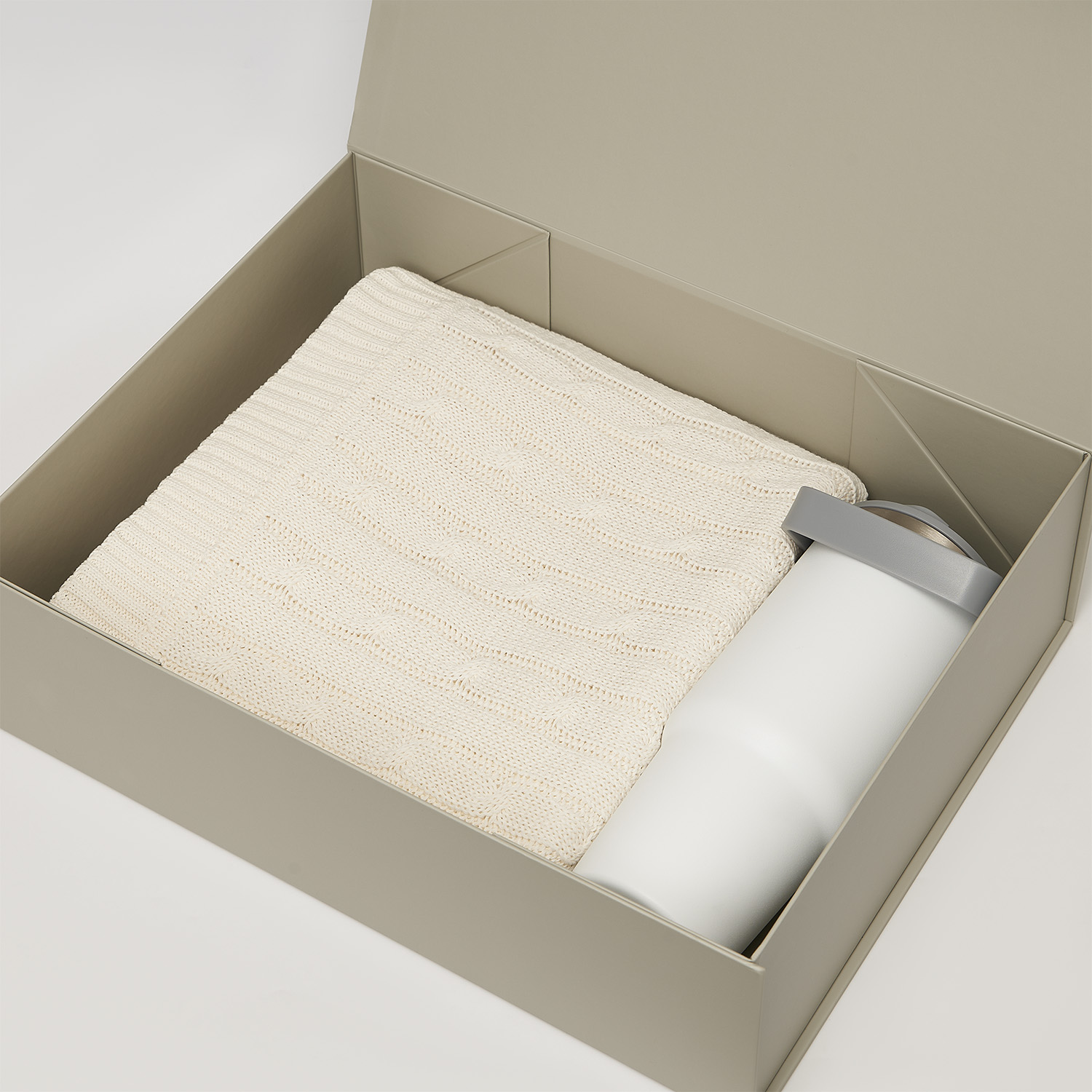 Подарочная коробка с магнитным клапаном большая, серая / 