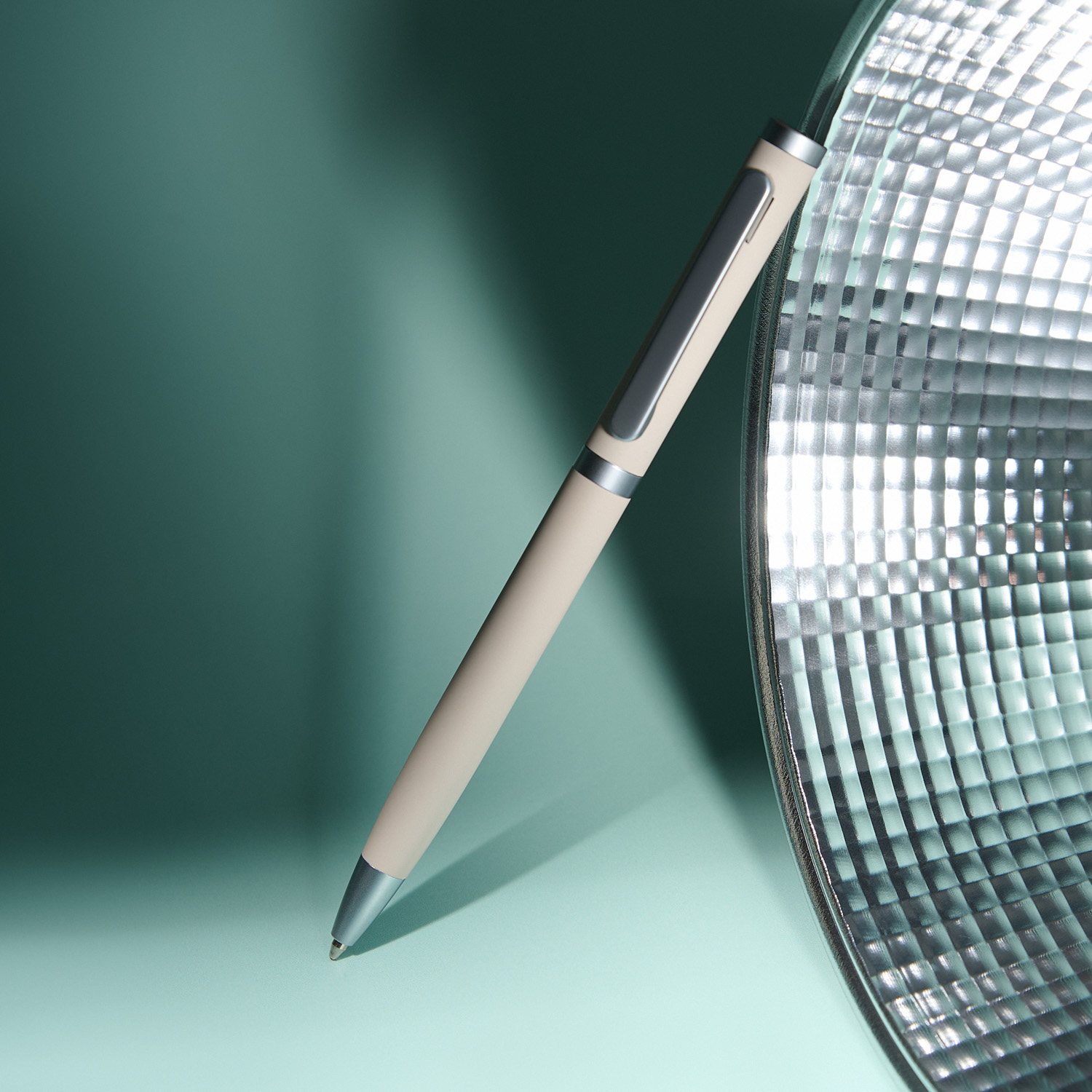 Шариковая ручка Нокс (Nox), бежевая / 