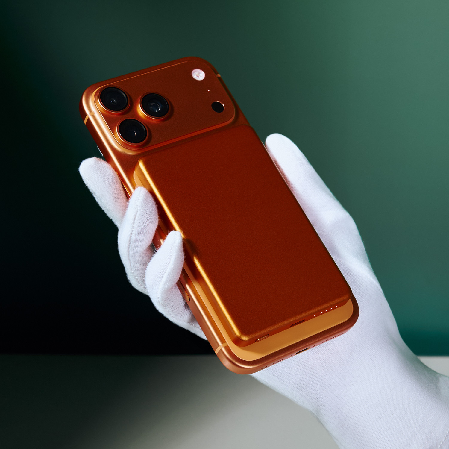 Внешний аккумулятор Atlantis PD 5000mAh с функцией беспроводной зарядки 15W, оранжевый / 