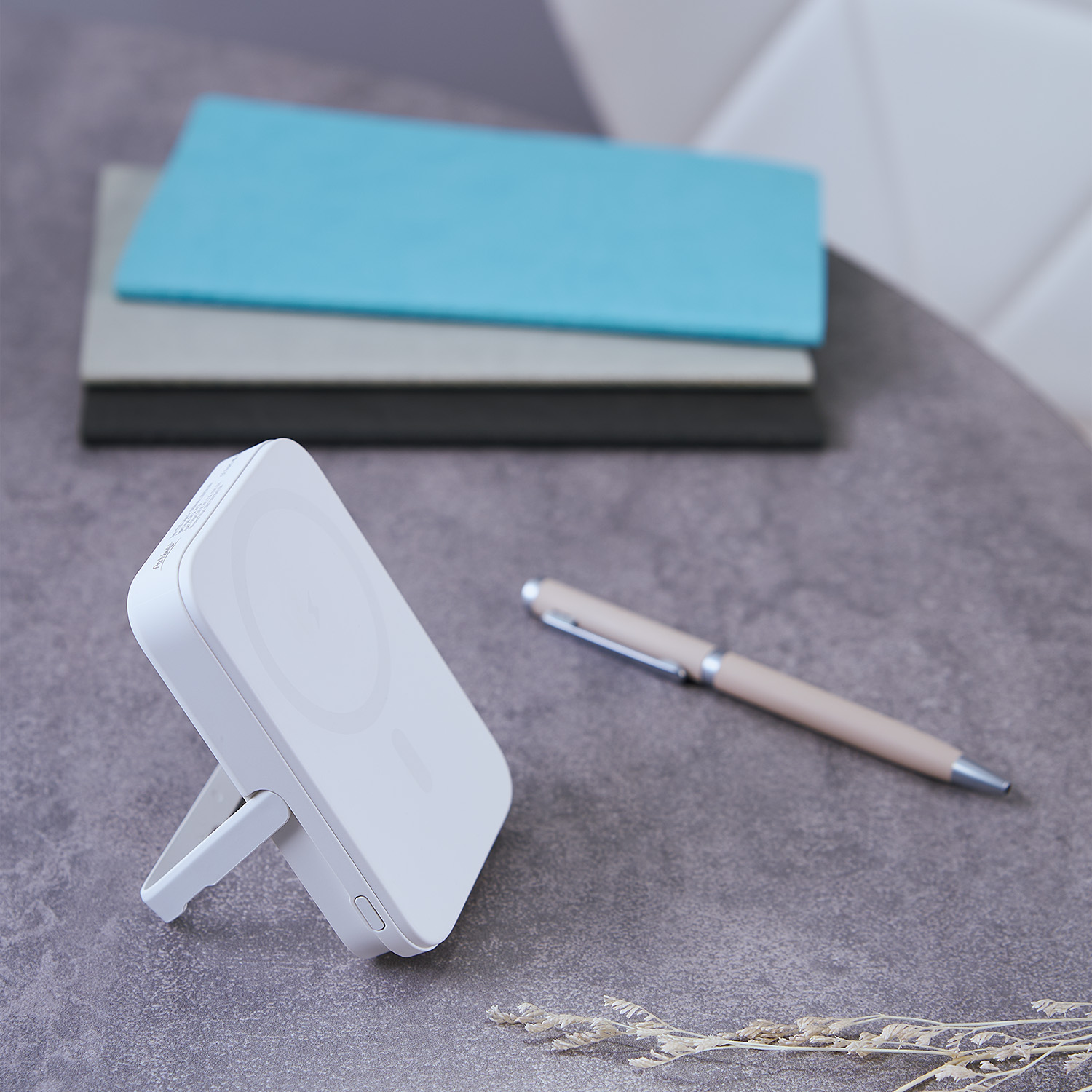 Внешний аккумулятор Union PD 10000mAh с функцией беспроводной зарядки 15W, белый / 