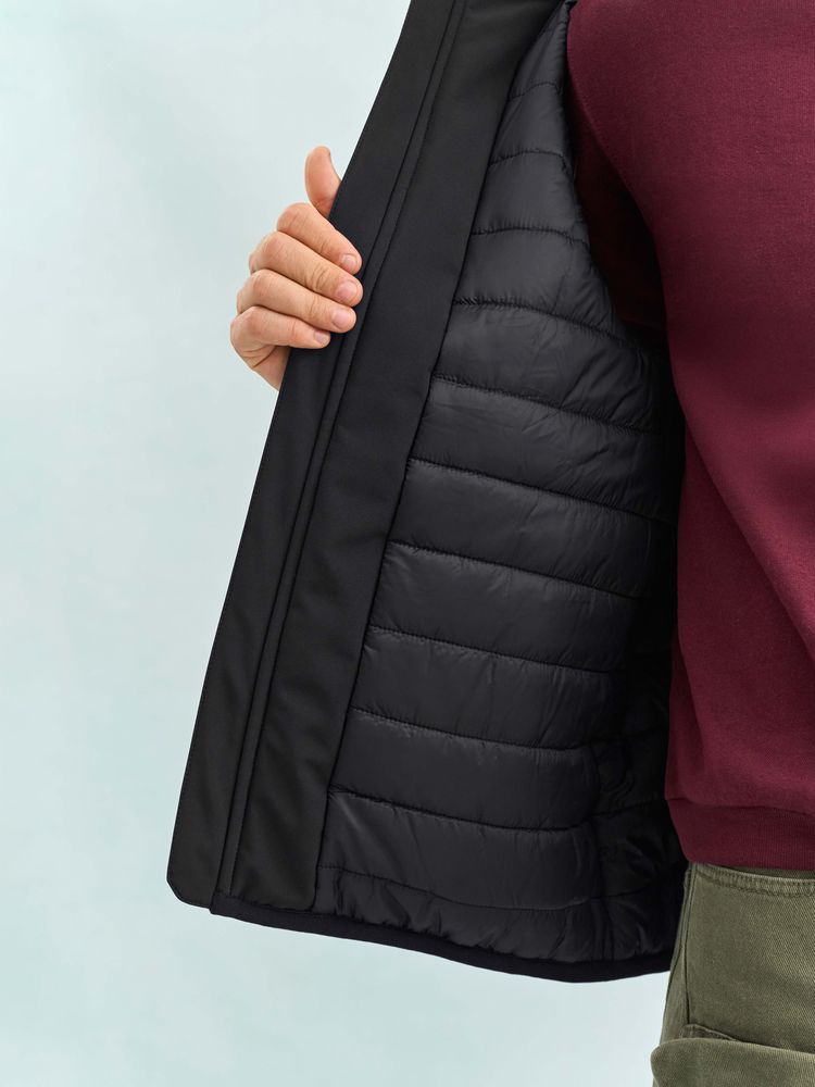 Жилет софтшелл унисекс Falcon BW, красный / Миниатюра модельного (1000)