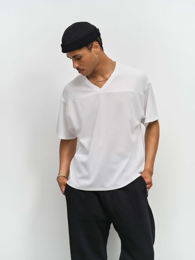 Футболка унисекс Nino с V-образным вырезом, белая / Миниатюра модельного (1000)