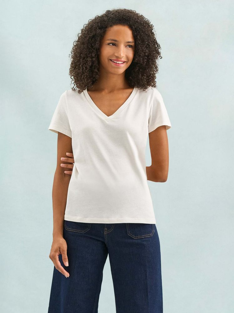 Футболка женская Regent Women с V-образным вырезом, молочно-белая / Миниатюра модельного (1000)