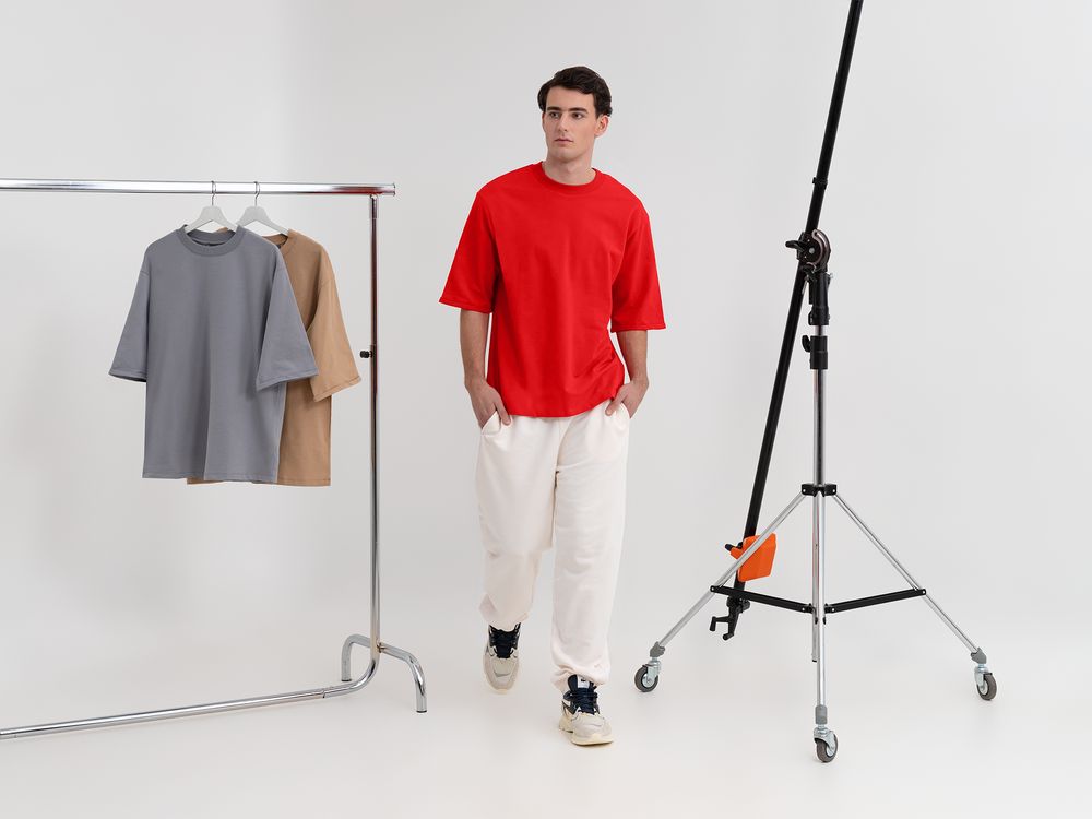 Футболка оверсайз унисекс Kosmos 2.0, красная (алая) / Миниатюра модельного (1000)