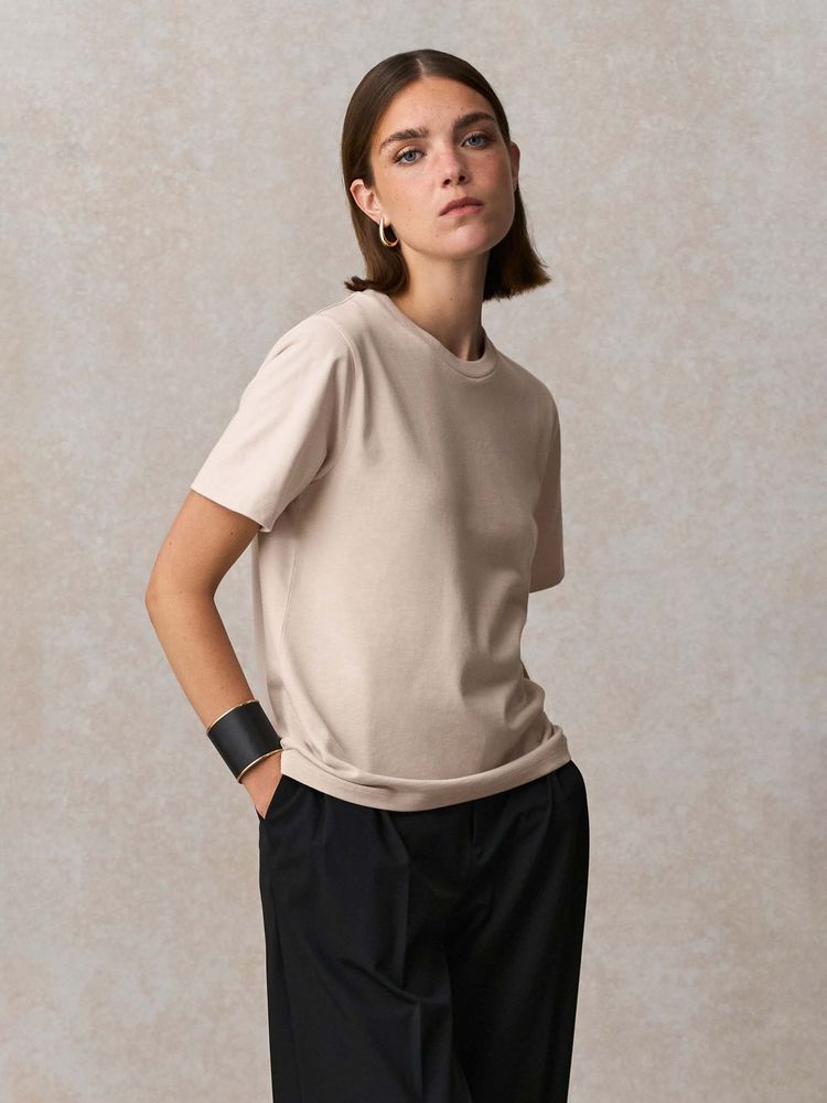 Футболка женская Legend Women, красная / Миниатюра модельного (1000)