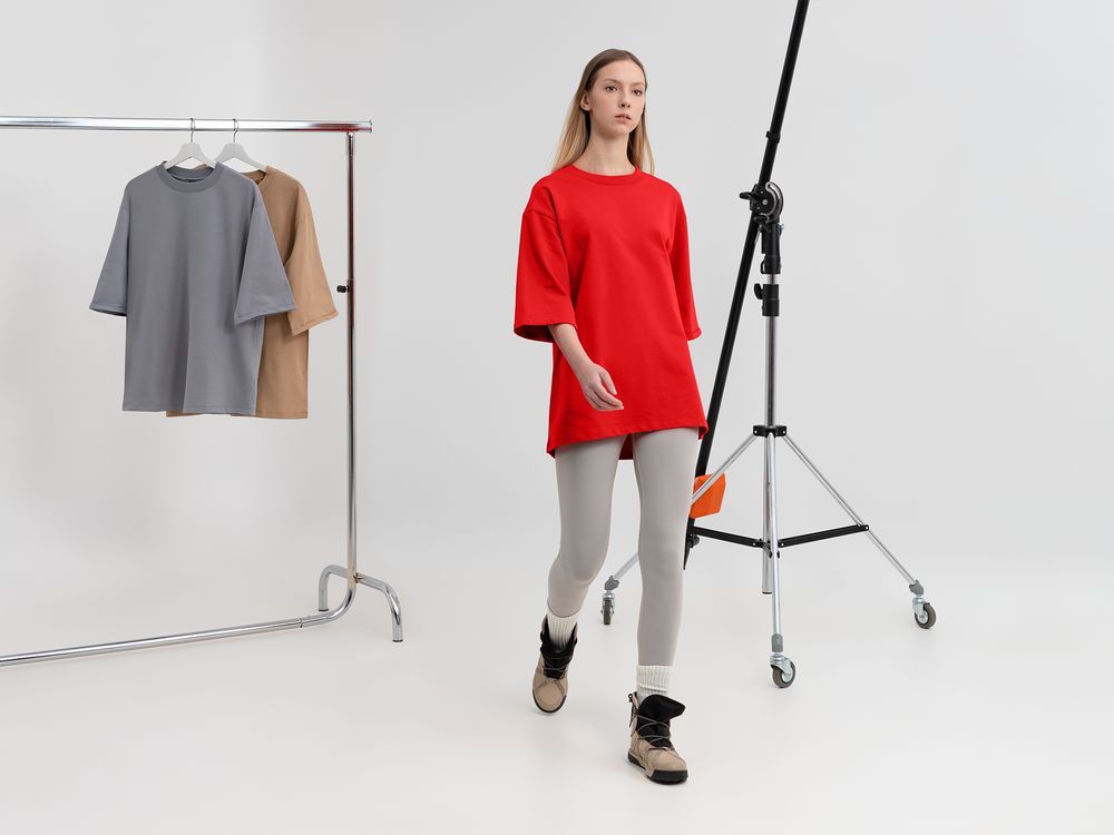 Футболка оверсайз унисекс Kosmos 2.0, красная (алая) / Миниатюра модельного (1000)