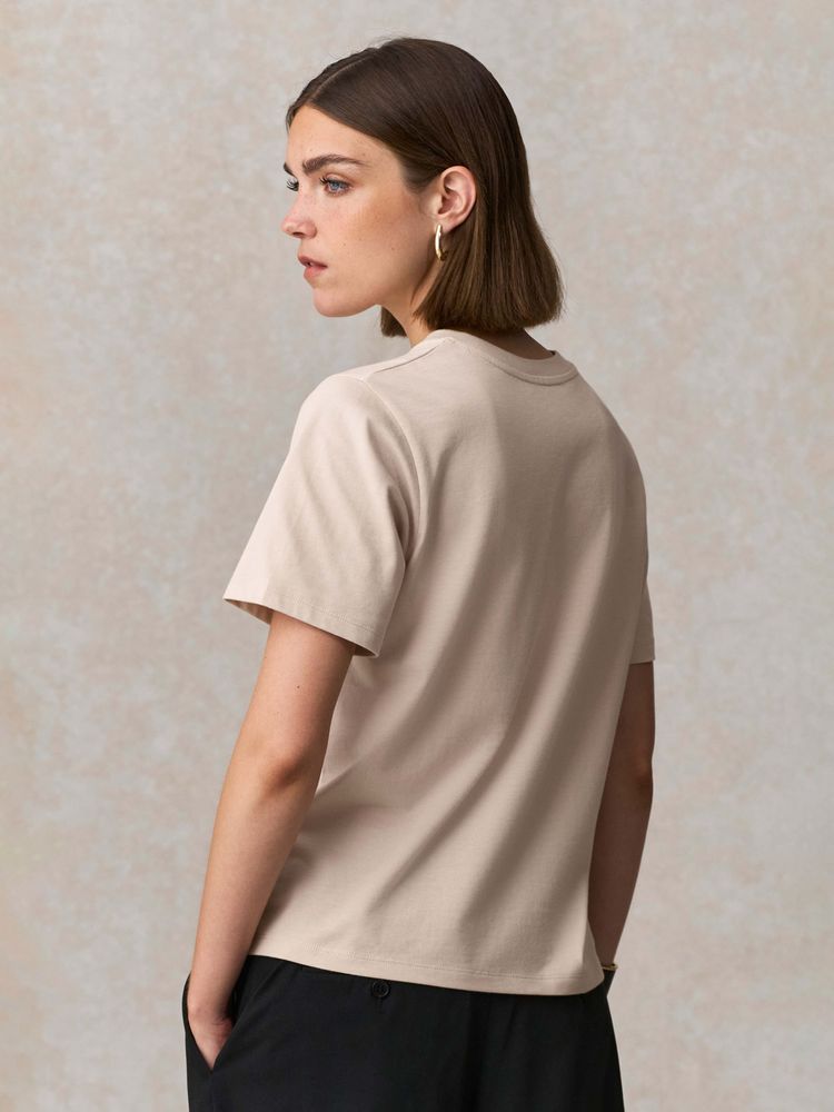 Футболка женская Legend Women, красная / Миниатюра модельного (1000)