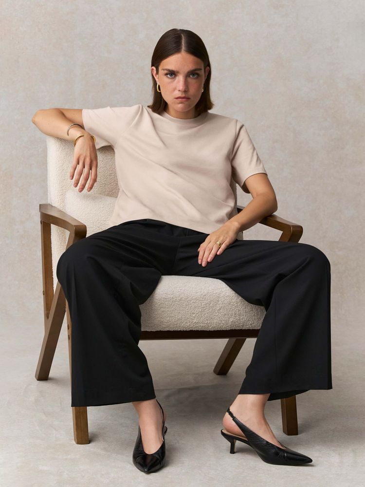 Футболка женская Legend Women, красная / Миниатюра модельного (1000)