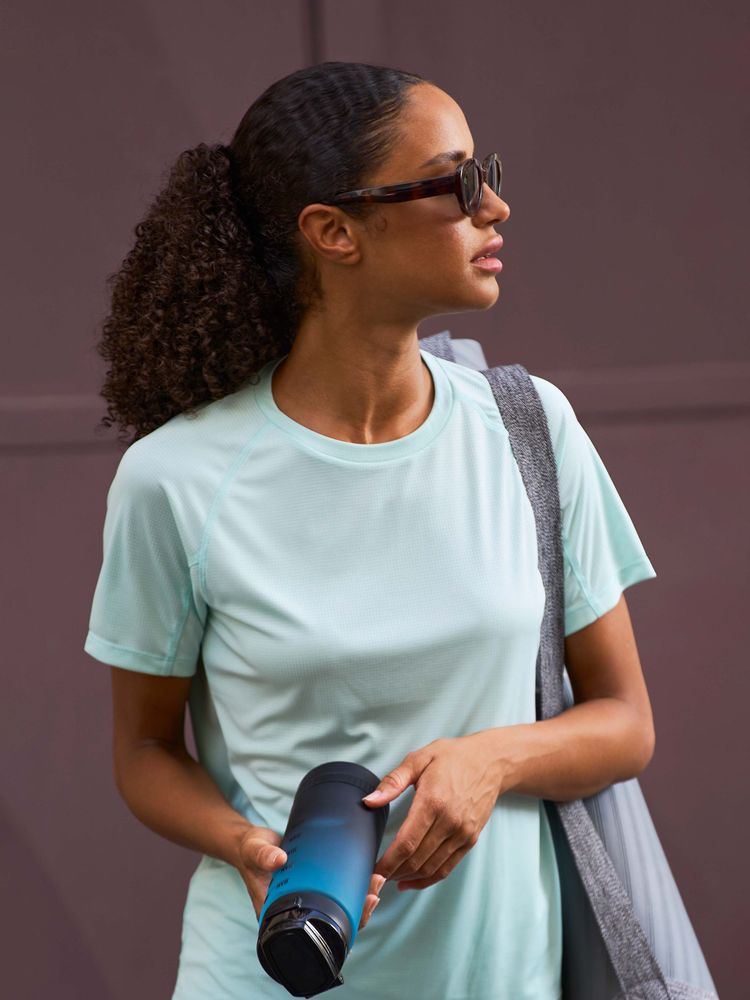 Футболка спортивная женская Vortex Women, темно-синяя с ярко-синим / Миниатюра модельного (1000)