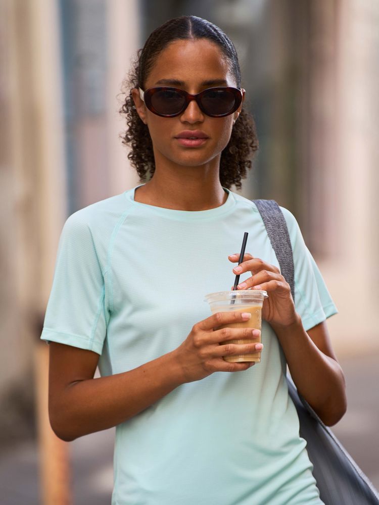 Футболка спортивная женская Vortex Women, черная с темно-серым / Миниатюра модельного (1000)