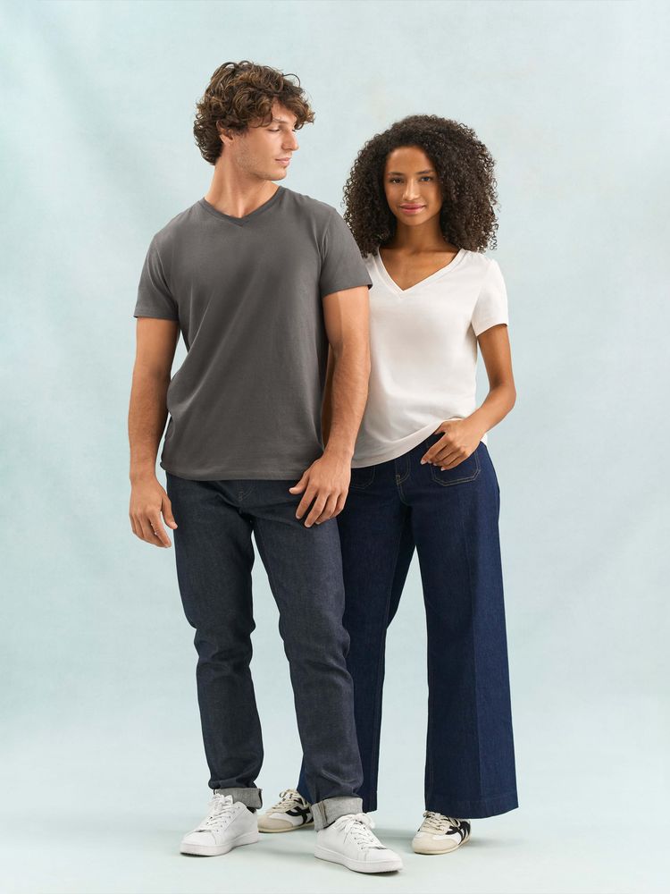 Футболка унисекс Regent с V-образным вырезом, молочно-белая / Миниатюра модельного (1000)